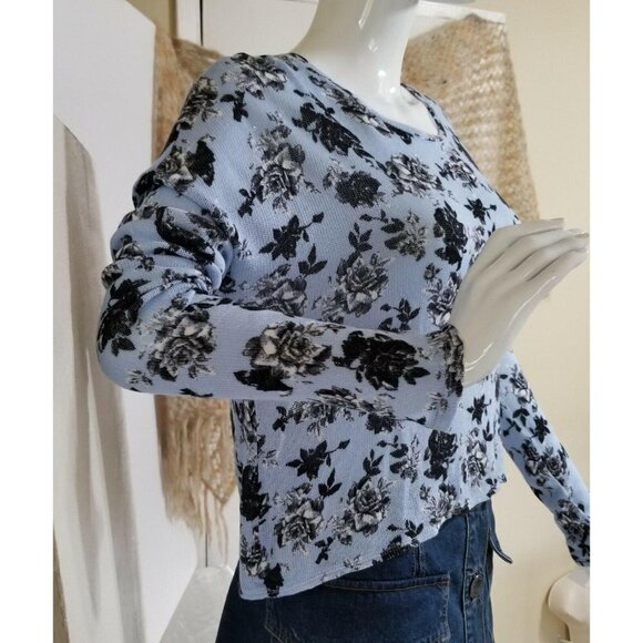 H&M Divided Blue Floral Knit Crossover Back - Picture 2 of 6